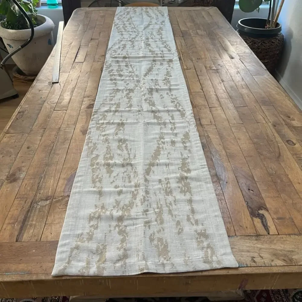 West Elm Napkin Set of 4 & Table Runner Bark Textured Jacquard Linen Blend